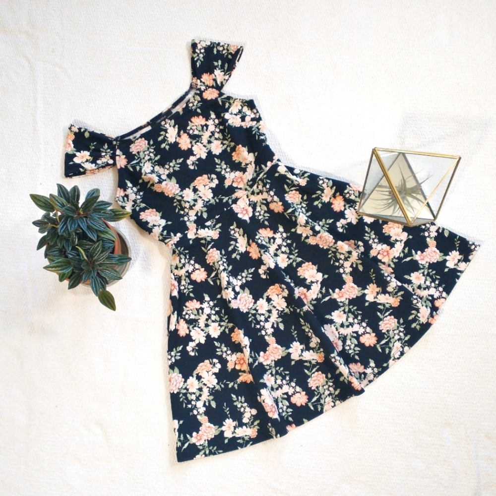 Forever 21 Women's A-line Mini Sun Dress in Black w/ Peach Floral Print Size S